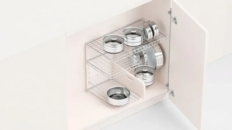 Ilustração digital de suportes e divisórias modulares para otimizar o espaço interno do armário de panelas.