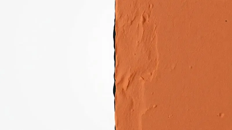 Comparação visual artística entre as texturas de panelas de ferro fundido e barro cozido.