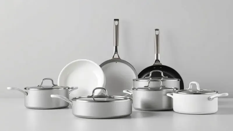 Visão artística de um conjunto completo de utensílios de cozinha organizados de forma equilibrada e minimalista.